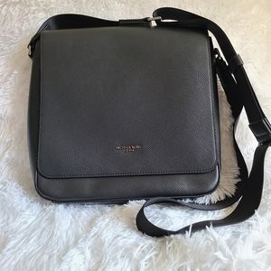 Michael Kors Men Henry Black Messenger Bag